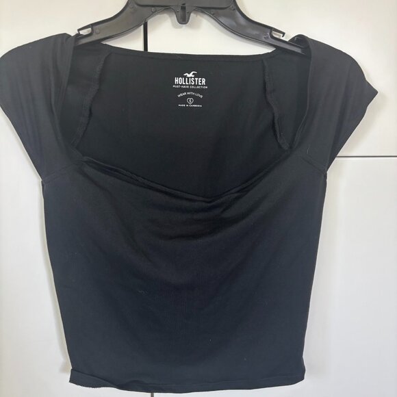 Hollister Super Soft Sweetheart Neckline Black Tee Size Small - Picture 1 of 3